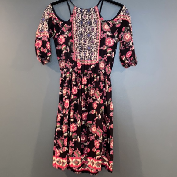 Staring at stars women’s cold shoulder black and pink floral dress size XS - Picture 2 of 9